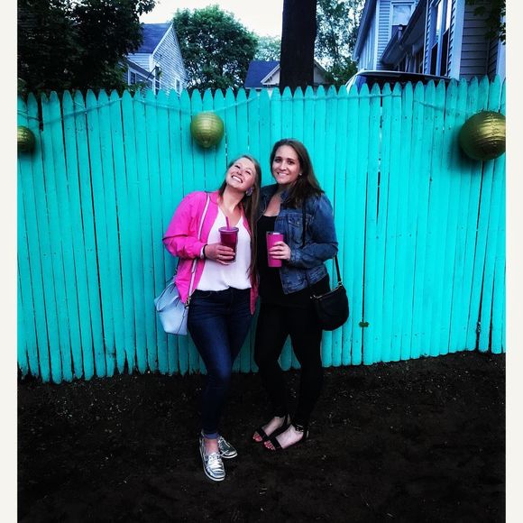 Meet your Posher, Laura - Picture 1 of 1